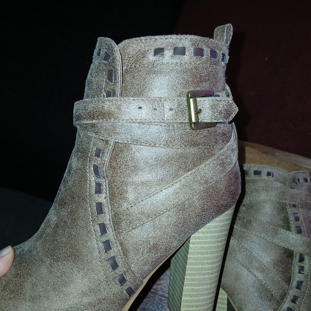 VENUS Booties - Picture 5 of 6